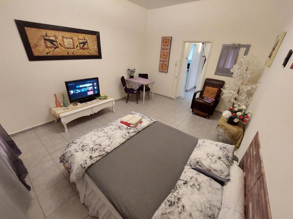 Modern Studio Central Haifa Free Wifi דירת נופש מאובזרת בחיפה Exteriör bild