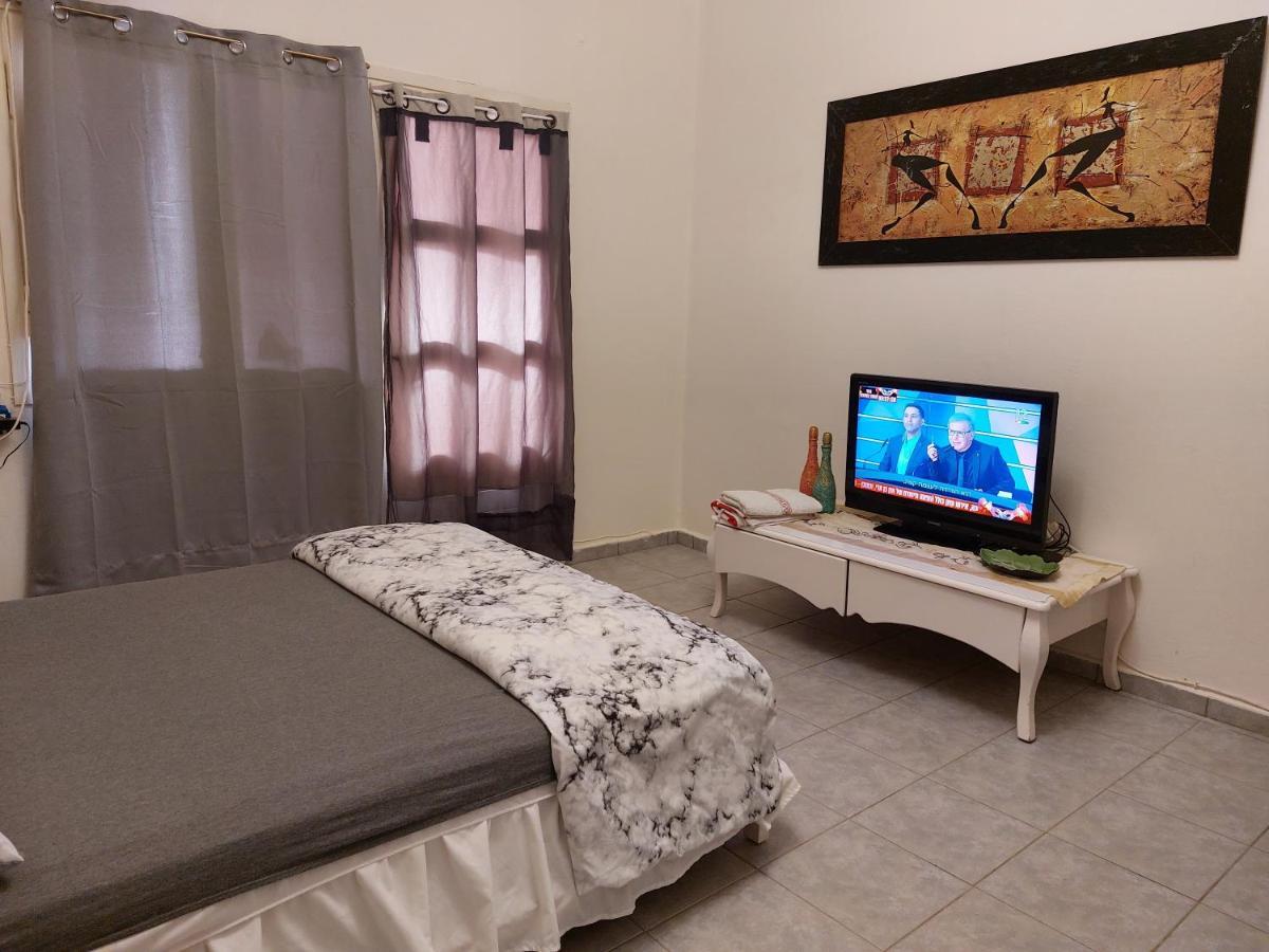 Modern Studio Central Haifa Free Wifi דירת נופש מאובזרת בחיפה Exteriör bild